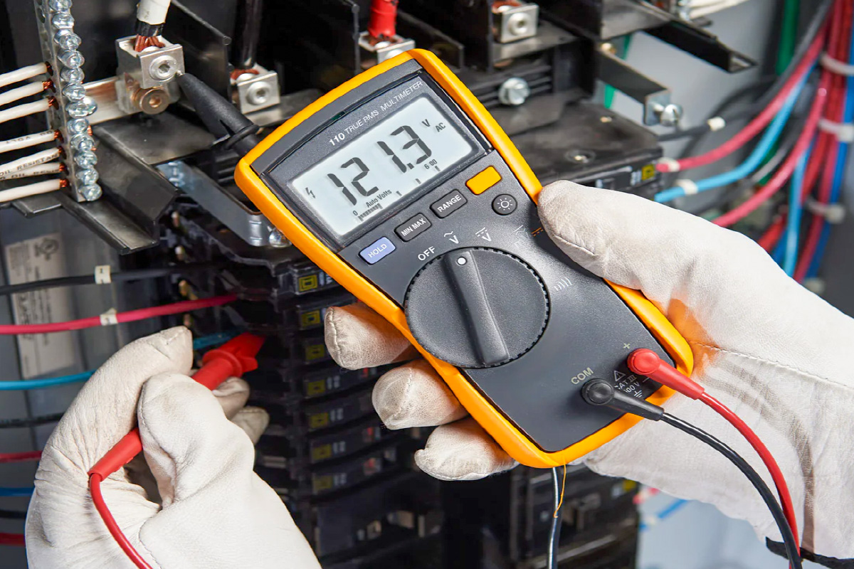 What to Look for When Measuring Voltage with a Clamp Multimeter?